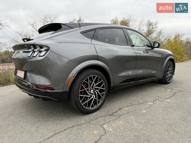 Серый Форд Mustang Mach-E, объемом двигателя 0 л и пробегом 30 тыс. км за 34300 $, фото 3 на Automoto.ua