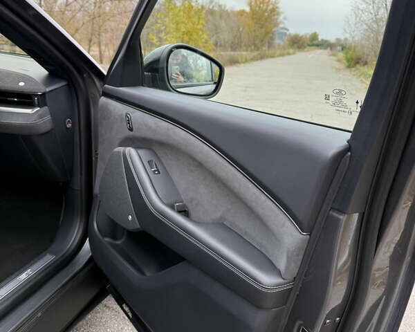 Серый Форд Mustang Mach-E, объемом двигателя 0 л и пробегом 30 тыс. км за 34300 $, фото 23 на Automoto.ua