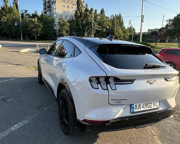 Серый Форд Mustang Mach-E, объемом двигателя 0 л и пробегом 8 тыс. км за 27800 $, фото 7 на Automoto.ua