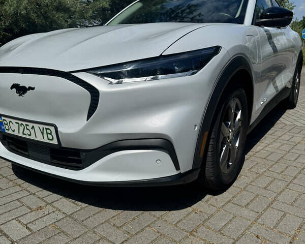 Серый Форд Mustang Mach-E, объемом двигателя 0 л и пробегом 90 тыс. км за 24900 $, фото 3 на Automoto.ua