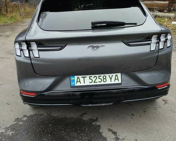 Серый Форд Mustang Mach-E, объемом двигателя 0 л и пробегом 29 тыс. км за 28500 $, фото 3 на Automoto.ua