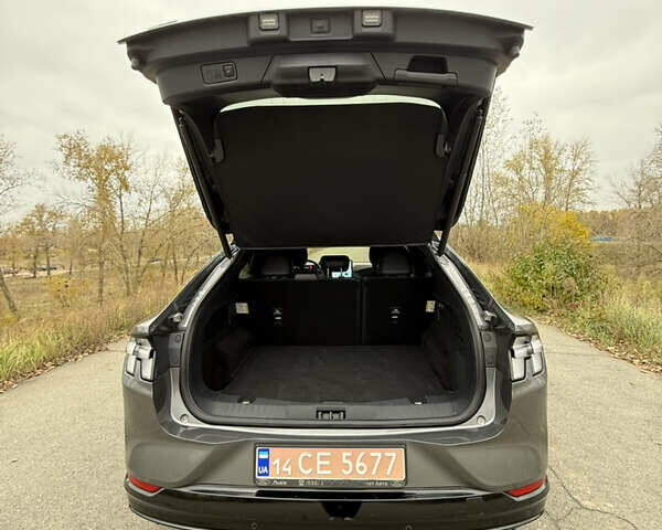 Серый Форд Mustang Mach-E, объемом двигателя 0 л и пробегом 30 тыс. км за 34300 $, фото 11 на Automoto.ua