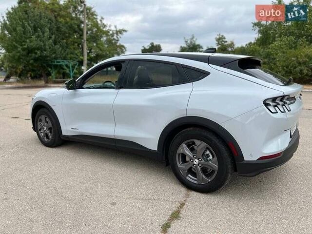 Серый Форд Mustang Mach-E, объемом двигателя 0 л и пробегом 6 тыс. км за 27999 $, фото 19 на Automoto.ua