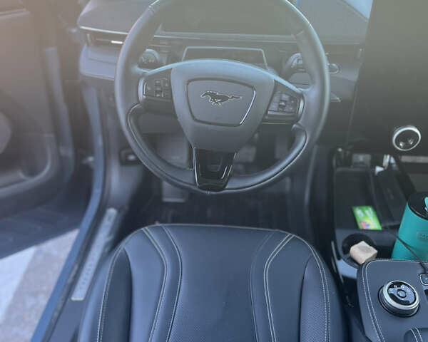 Серый Форд Mustang Mach-E, объемом двигателя 0 л и пробегом 45 тыс. км за 27000 $, фото 4 на Automoto.ua