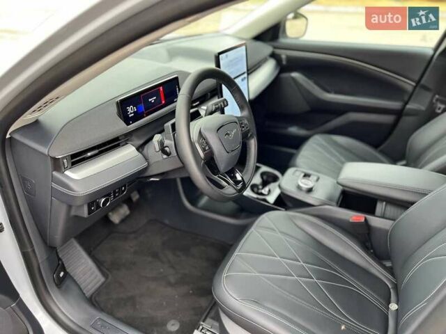 Серый Форд Mustang Mach-E, объемом двигателя 0 л и пробегом 6 тыс. км за 27999 $, фото 36 на Automoto.ua
