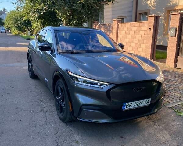 Серый Форд Mustang Mach-E, объемом двигателя 0 л и пробегом 48 тыс. км за 28800 $, фото 2 на Automoto.ua