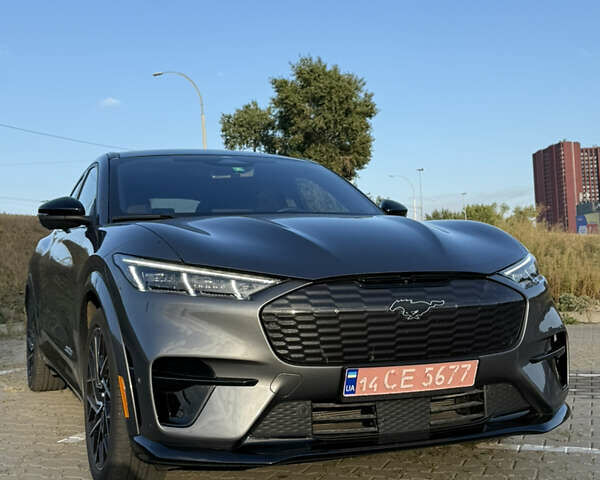 Серый Форд Mustang Mach-E, объемом двигателя 0 л и пробегом 28 тыс. км за 35300 $, фото 2 на Automoto.ua