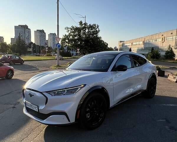 Серый Форд Mustang Mach-E, объемом двигателя 0 л и пробегом 8 тыс. км за 27800 $, фото 8 на Automoto.ua