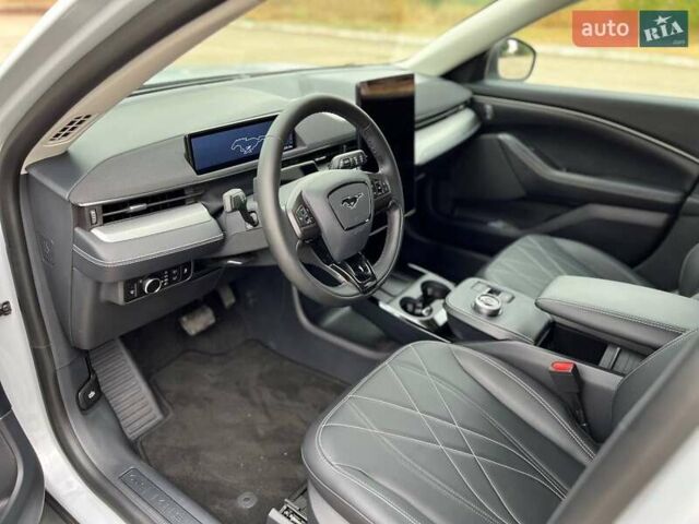 Серый Форд Mustang Mach-E, объемом двигателя 0 л и пробегом 6 тыс. км за 27999 $, фото 23 на Automoto.ua