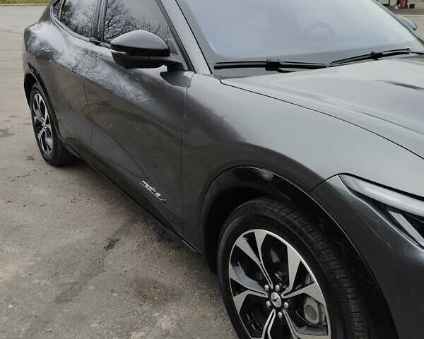 Серый Форд Mustang Mach-E, объемом двигателя 0 л и пробегом 29 тыс. км за 28500 $, фото 2 на Automoto.ua