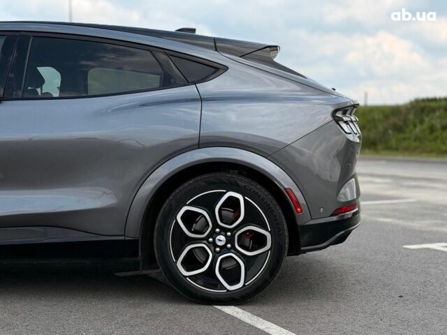 Серый Форд Mustang Mach-E, объемом двигателя 0 л и пробегом 11 тыс. км за 31990 $, фото 6 на Automoto.ua