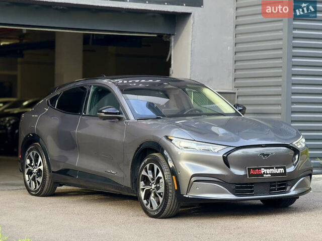 Серый Форд Mustang Mach-E, объемом двигателя 0 л и пробегом 13 тыс. км за 29000 $, фото 4 на Automoto.ua