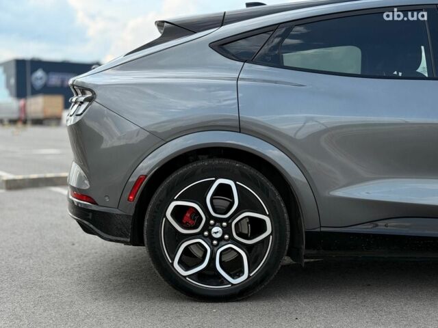 Серый Форд Mustang Mach-E, объемом двигателя 0 л и пробегом 11 тыс. км за 31990 $, фото 11 на Automoto.ua