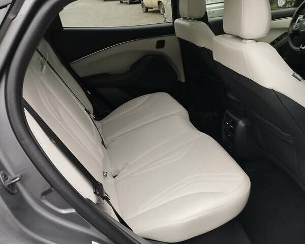 Серый Форд Mustang Mach-E, объемом двигателя 0 л и пробегом 29 тыс. км за 28500 $, фото 5 на Automoto.ua