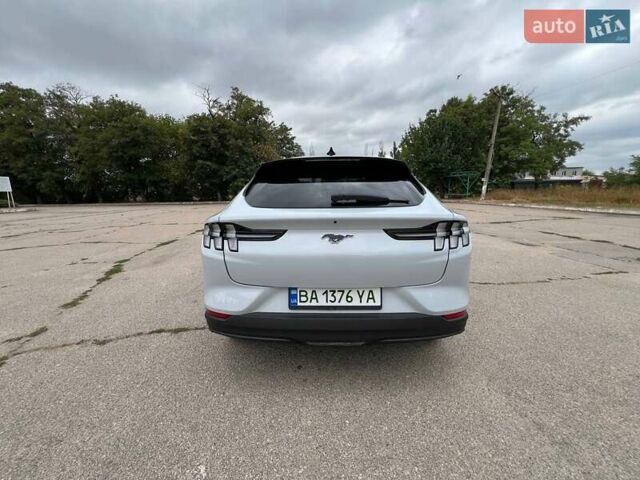 Серый Форд Mustang Mach-E, объемом двигателя 0 л и пробегом 6 тыс. км за 27999 $, фото 4 на Automoto.ua