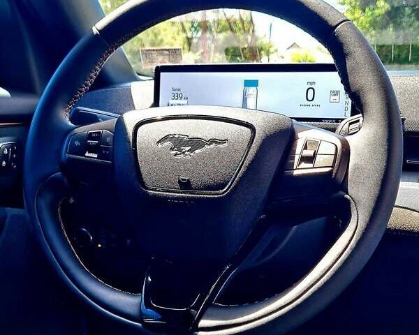 Серый Форд Mustang Mach-E, объемом двигателя 0 л и пробегом 29 тыс. км за 35500 $, фото 6 на Automoto.ua