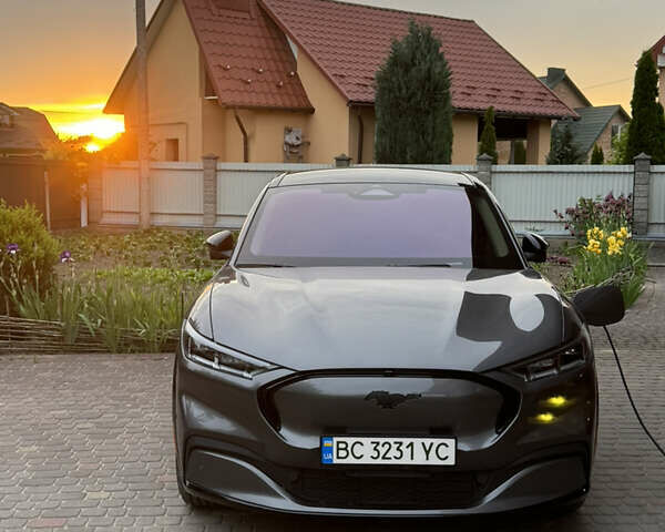 Серый Форд Mustang Mach-E, объемом двигателя 0 л и пробегом 45 тыс. км за 29700 $, фото 2 на Automoto.ua