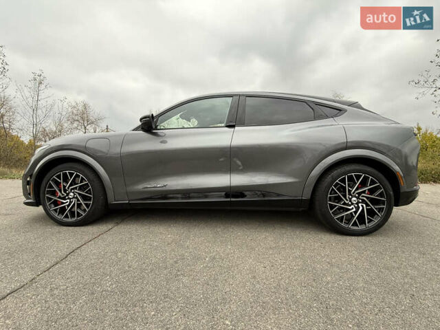 Серый Форд Mustang Mach-E, объемом двигателя 0 л и пробегом 30 тыс. км за 34300 $, фото 6 на Automoto.ua