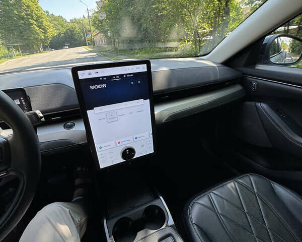 Серый Форд Mustang Mach-E, объемом двигателя 0 л и пробегом 90 тыс. км за 24900 $, фото 6 на Automoto.ua