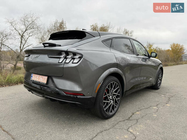 Серый Форд Mustang Mach-E, объемом двигателя 0 л и пробегом 30 тыс. км за 34300 $, фото 2 на Automoto.ua