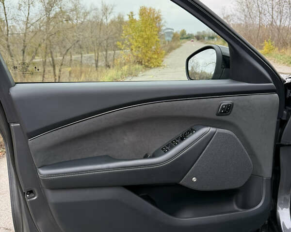 Серый Форд Mustang Mach-E, объемом двигателя 0 л и пробегом 30 тыс. км за 34300 $, фото 32 на Automoto.ua