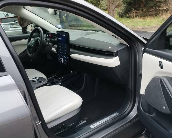 Серый Форд Mustang Mach-E, объемом двигателя 0 л и пробегом 29 тыс. км за 28500 $, фото 6 на Automoto.ua