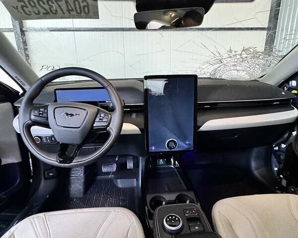 Серый Форд Mustang Mach-E, объемом двигателя 0 л и пробегом 8 тыс. км за 17000 $, фото 4 на Automoto.ua