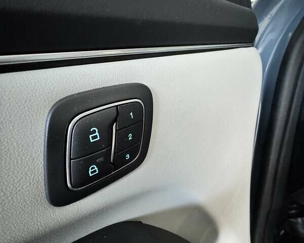 Серый Форд Mustang Mach-E, объемом двигателя 0 л и пробегом 8 тыс. км за 17000 $, фото 19 на Automoto.ua