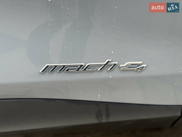 Серый Форд Mustang Mach-E, объемом двигателя 0 л и пробегом 5 тыс. км за 30000 $, фото 4 на Automoto.ua