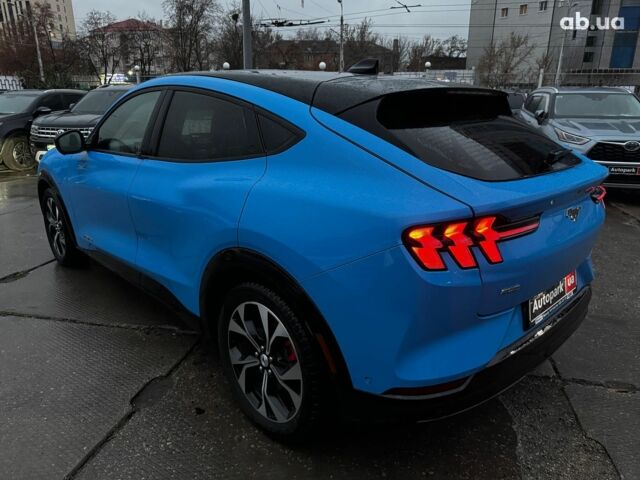 Синий Форд Mustang Mach-E, объемом двигателя 0 л и пробегом 15 тыс. км за 31890 $, фото 4 на Automoto.ua