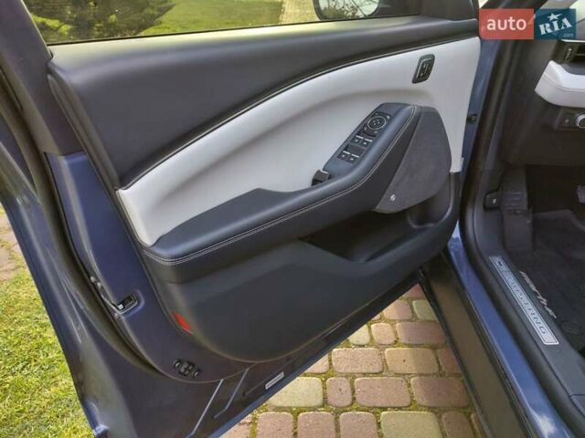 Синий Форд Mustang Mach-E, объемом двигателя 0 л и пробегом 107 тыс. км за 21600 $, фото 10 на Automoto.ua