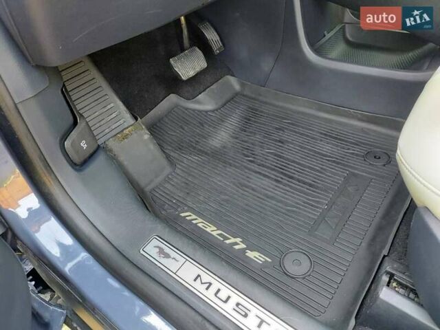 Синий Форд Mustang Mach-E, объемом двигателя 0 л и пробегом 107 тыс. км за 21600 $, фото 24 на Automoto.ua