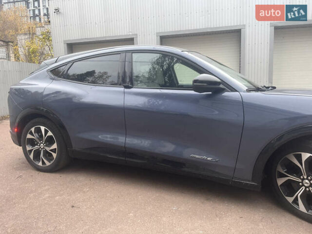 Синий Форд Mustang Mach-E, объемом двигателя 0 л и пробегом 50 тыс. км за 31500 $, фото 11 на Automoto.ua