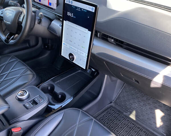 Синий Форд Mustang Mach-E, объемом двигателя 0 л и пробегом 102 тыс. км за 22900 $, фото 17 на Automoto.ua