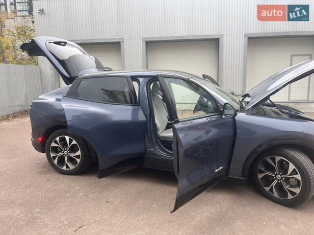 Синий Форд Mustang Mach-E, объемом двигателя 0 л и пробегом 50 тыс. км за 31500 $, фото 23 на Automoto.ua