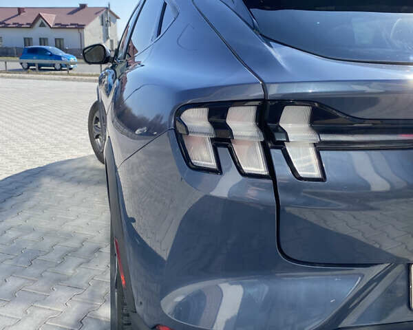 Синий Форд Mustang Mach-E, объемом двигателя 0 л и пробегом 102 тыс. км за 22900 $, фото 6 на Automoto.ua