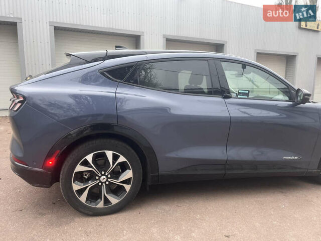 Синий Форд Mustang Mach-E, объемом двигателя 0 л и пробегом 50 тыс. км за 31500 $, фото 12 на Automoto.ua