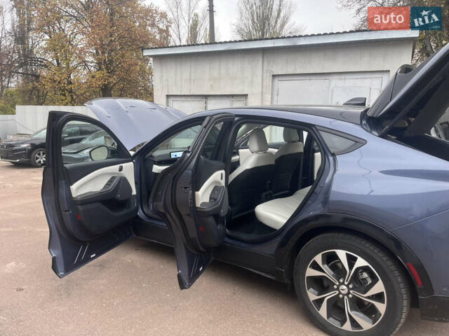 Синий Форд Mustang Mach-E, объемом двигателя 0 л и пробегом 50 тыс. км за 31500 $, фото 29 на Automoto.ua