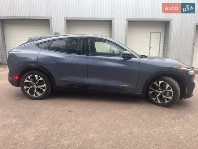 Синий Форд Mustang Mach-E, объемом двигателя 0 л и пробегом 50 тыс. км за 31500 $, фото 3 на Automoto.ua