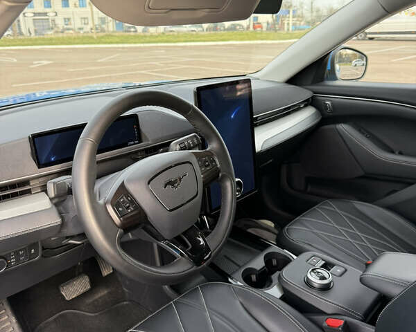 Синий Форд Mustang Mach-E, объемом двигателя 0 л и пробегом 27 тыс. км за 24900 $, фото 12 на Automoto.ua