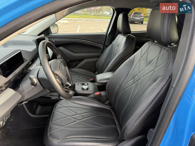Синий Форд Mustang Mach-E, объемом двигателя 0 л и пробегом 27 тыс. км за 24900 $, фото 15 на Automoto.ua