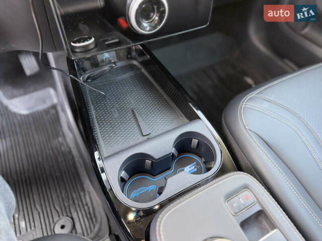 Синий Форд Mustang Mach-E, объемом двигателя 0 л и пробегом 30 тыс. км за 28500 $, фото 41 на Automoto.ua