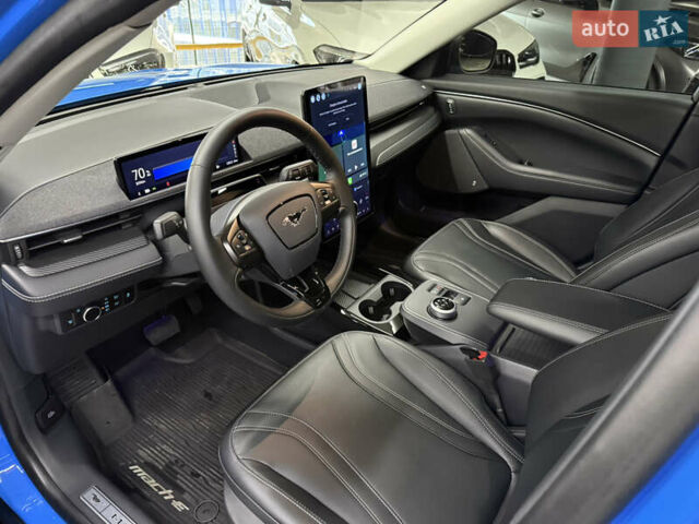 Синий Форд Mustang Mach-E, объемом двигателя 0 л и пробегом 12 тыс. км за 29500 $, фото 17 на Automoto.ua