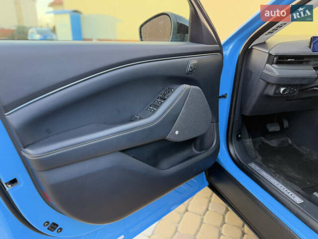 Синий Форд Mustang Mach-E, объемом двигателя 0 л и пробегом 30 тыс. км за 28500 $, фото 20 на Automoto.ua