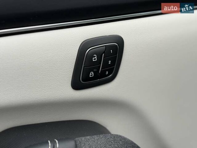 Синий Форд Mustang Mach-E, объемом двигателя 0 л и пробегом 37 тыс. км за 25200 $, фото 69 на Automoto.ua