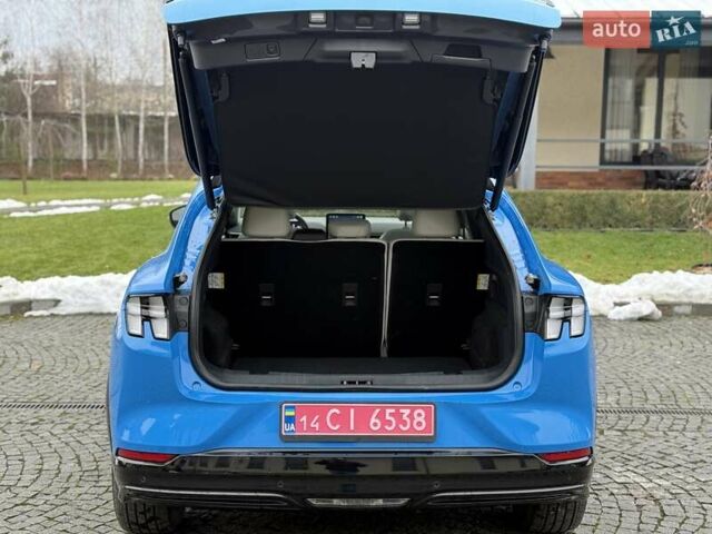Синий Форд Mustang Mach-E, объемом двигателя 0 л и пробегом 37 тыс. км за 25200 $, фото 58 на Automoto.ua