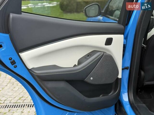 Синий Форд Mustang Mach-E, объемом двигателя 0 л и пробегом 37 тыс. км за 25200 $, фото 79 на Automoto.ua