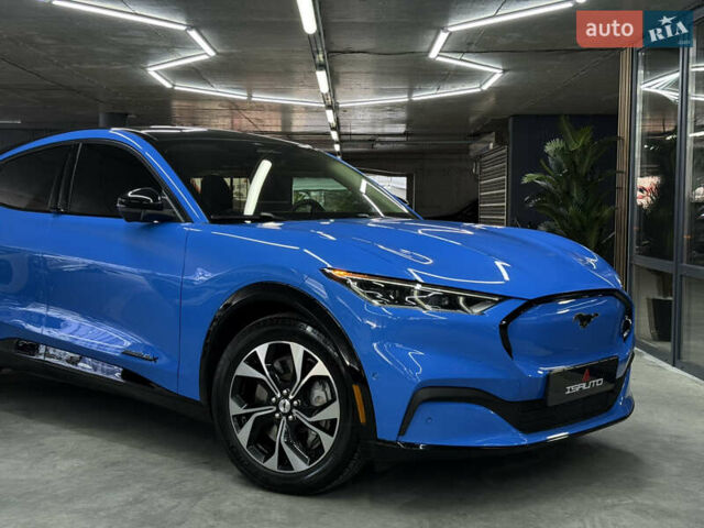 Синий Форд Mustang Mach-E, объемом двигателя 0 л и пробегом 12 тыс. км за 29500 $, фото 2 на Automoto.ua