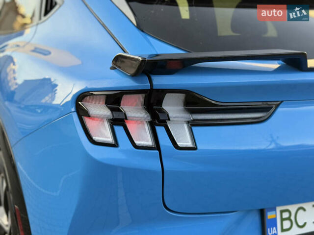 Синий Форд Mustang Mach-E, объемом двигателя 0 л и пробегом 30 тыс. км за 28500 $, фото 5 на Automoto.ua