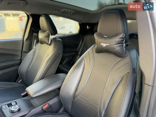 Синий Форд Mustang Mach-E, объемом двигателя 0 л и пробегом 30 тыс. км за 28500 $, фото 37 на Automoto.ua